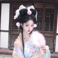 Ái tân giác la hoàng linh nhi