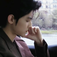 Giám khảo 