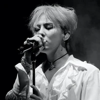 Kwon Ji Yong - em