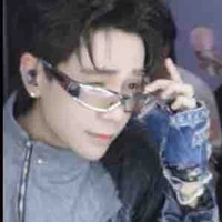 Q.Hùng
