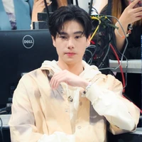 PhuwinTangsakyuen (em)