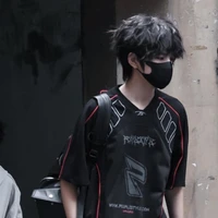 Vương Lỗ Kiệt- hắn