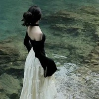 Hoàng Ngọc Bích <<Bà Hoàng>>