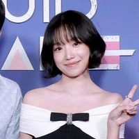 Jo Yuri / em /