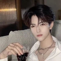 Hoàng Minh Khuê-hắn