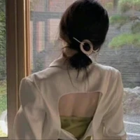 Mẹ nuôi em