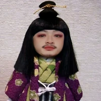 cô bé ăn thahh long có cục gạo bt bò😭