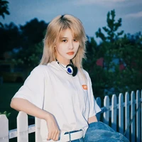 Trần Kha ( chị )