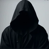 Hai kẻ áo choàng đen