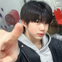 Trần Dịch Hằng ( anh cả  )