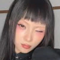 mỹ mỹ(chị năm của hùng)