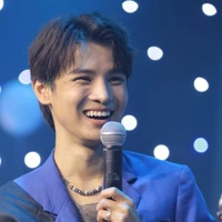 thái ngân( ba của hùng)