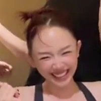 Nguyễn Khoa Tóc Tiên( xà )