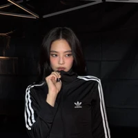 Kim Jennie- em