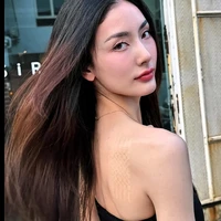 meena(bạn cô)
