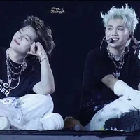 Nhỏ tg mê RhyCap:))