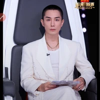 giám khảo