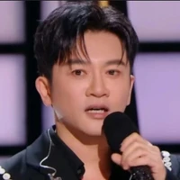 giám khảo