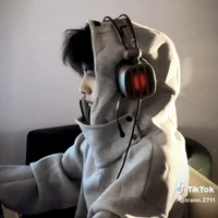 tác giả trầm "ai chính"