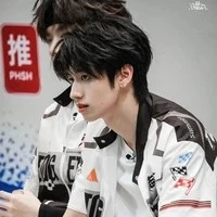 Chu Chí Hâm ( hắn )