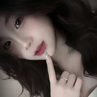 Chị của Ý