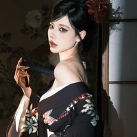 Mẹ anh (Lệ)
