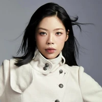 Nguyễn Thị Hạnh Ngân [ Vstra ]