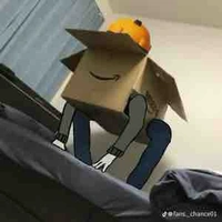 Builderman (nằm trên 1 con gà)