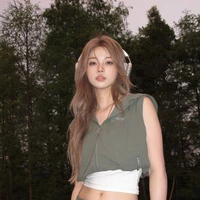 Tôn Nữ Hoàng Lam_babae