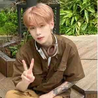 Trần Huy Quân  ( E) - bạn thân