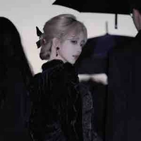 Hoàng Thư Di/mẹ cô