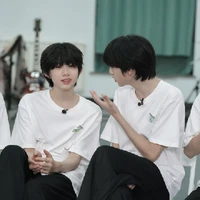 Dật bồ Along