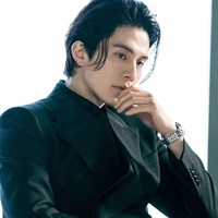 Lee Dong Wook (ba Cô)