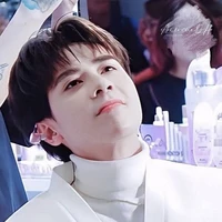 Lê Quang Hùng//Anh cả//(Phone)em