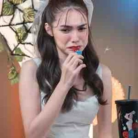 Charlotte Austin( nàng)