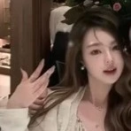 khánh linh(chị gái)