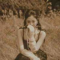 Kim Trân Ni ( Bà nhỏ ) 