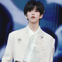 Trương Hàm Thuỵ_Y