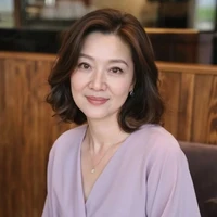 Hoàng Cúc— mẹ nữ 9