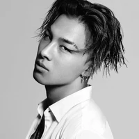 Taeyang (em hai)