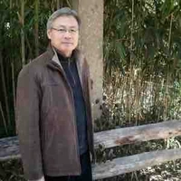 Giáo sư trường bên