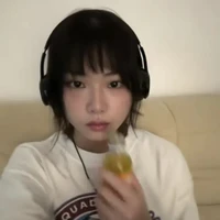 Nguyễn Lê Ngọc Ánh Sáng <Aza>