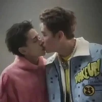 bé báo hay gọi là t/g cũng được