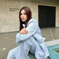 Engfa (chị 2 cô)