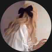 cô Ngọc ( mẹ nàng ) 