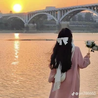 Bùi Tường Vy _ mẹ của Minh