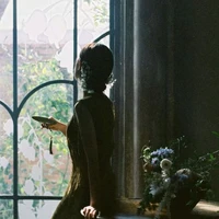 Việt Tú Nhã - bà Hạ