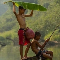 Con nít làng bên