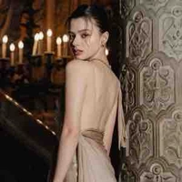 Becky Rebecca Patricia Armstrong (Cô)