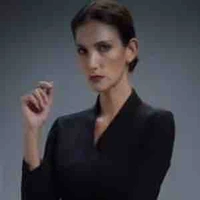 Cô hiệu trưởng-Yani